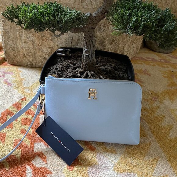 Tommy Hilfiger Light Blue Wristlit NWT - Picture 1 of 12